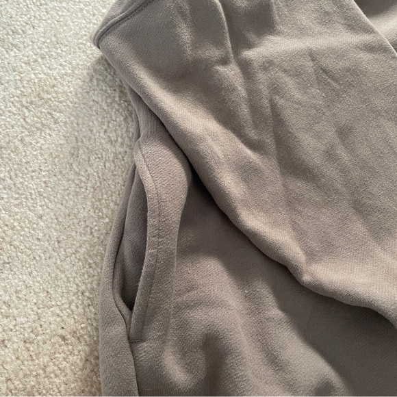 ARITZIA TNA Cozy Fleece Boyfriend Mock Sweatshirt IN taupe size 1 - Picture 6 of 8